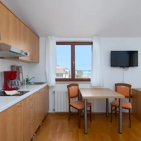 Seaview Apartment *