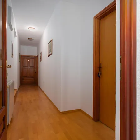 Seaview Apartment *