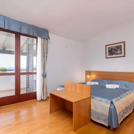 Seaview Apartment *