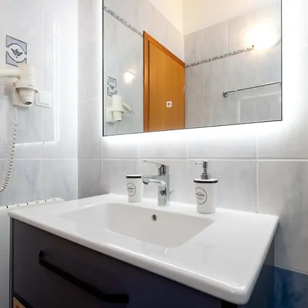 Seaview Apartment *